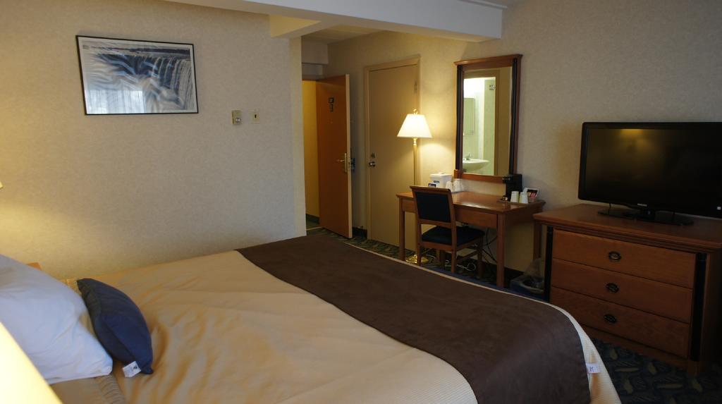 Travelodge By Wyndham Niagara Falls At The Falls Exterior foto