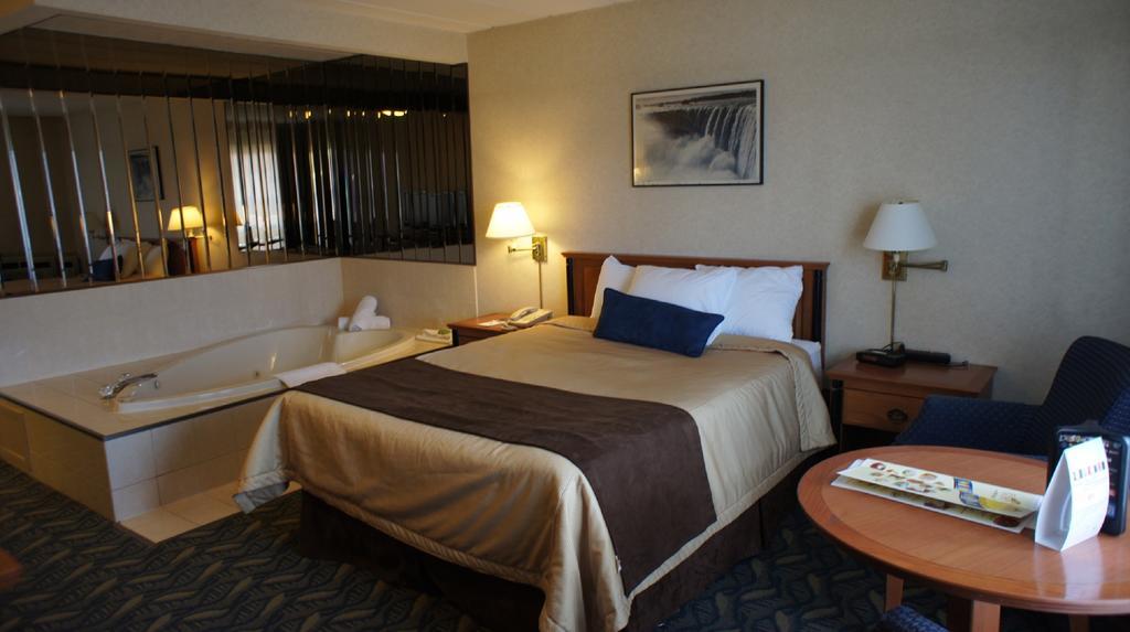 Travelodge By Wyndham Niagara Falls At The Falls Exterior foto